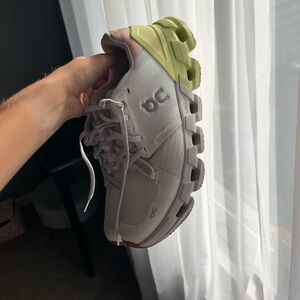Onclouds! Gently used - size 8.5!